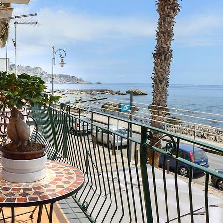 Sun Sea House Taormina Apartment จีอาร์ดีนี นักซอส ภายนอก รูปภาพ