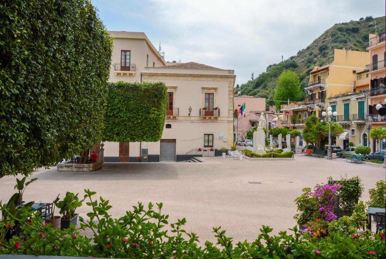 Sun Sea House Taormina Apartment จีอาร์ดีนี นักซอส ภายนอก รูปภาพ