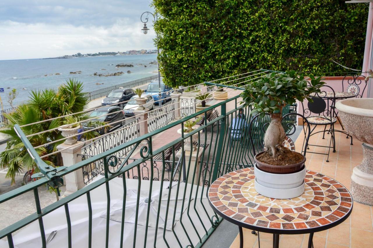 Sun Sea House Taormina Apartment จีอาร์ดีนี นักซอส ภายนอก รูปภาพ