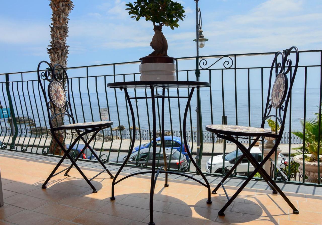 Sun Sea House Taormina Apartment จีอาร์ดีนี นักซอส ภายนอก รูปภาพ